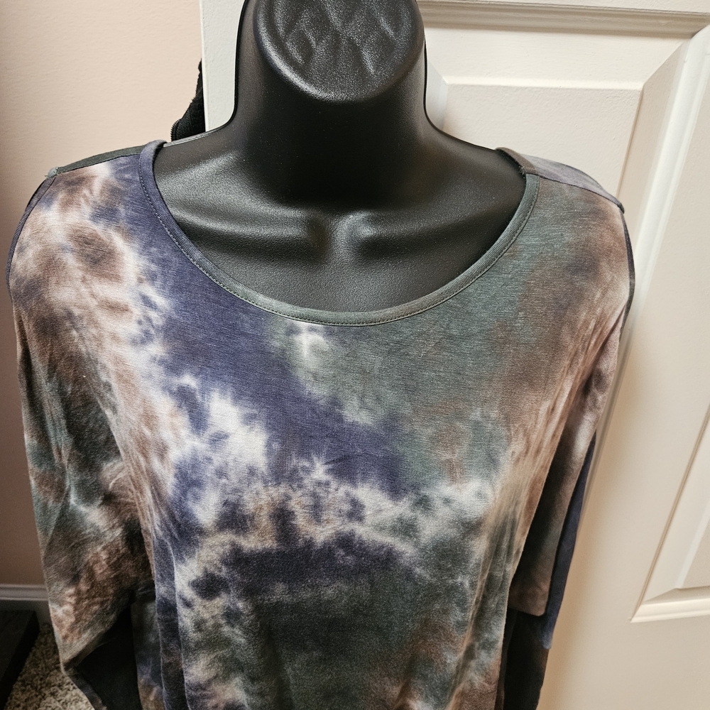 VENUS Earthy Tie-Dye Cold Shoulder Long Sleeve Top With Grommet Sleeves - Picture 2 of 13